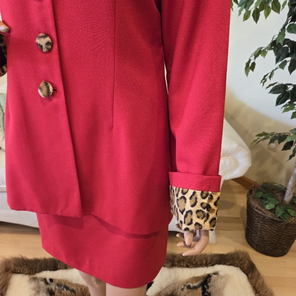 Lew Magram Red Woman's Business Suit with Leopard Print Collar & Cuffs, Size 12 - Picture 10 of 14